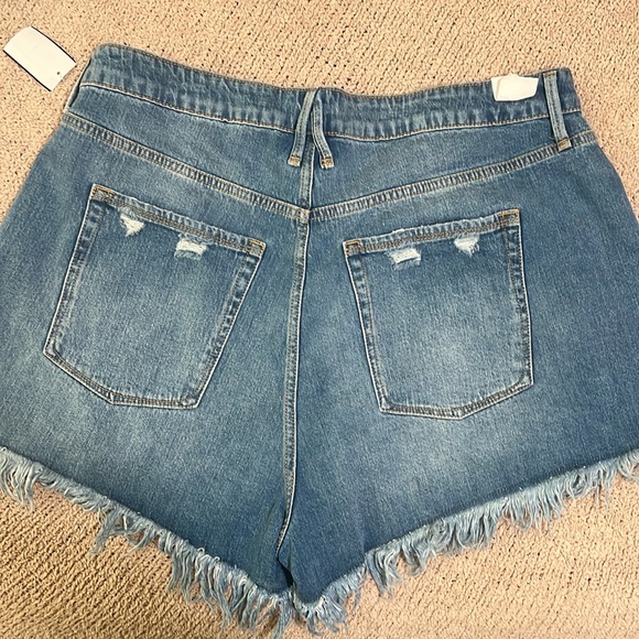 NWT Good American Shorts - Picture 4 of 5